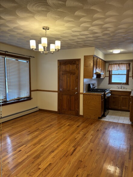 Kitchen/dining room - 84 Bellevue Ave