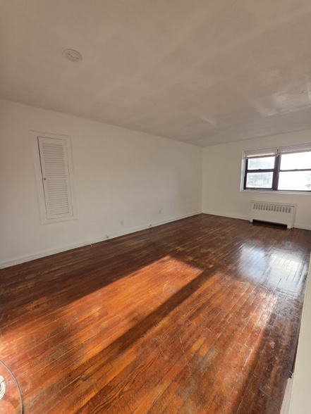 Building Photo - 165 Vroom St