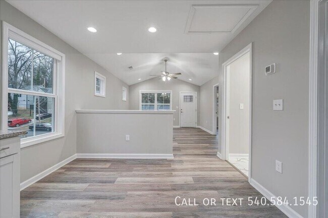 Building Photo - 1424 Varnell Ave NE