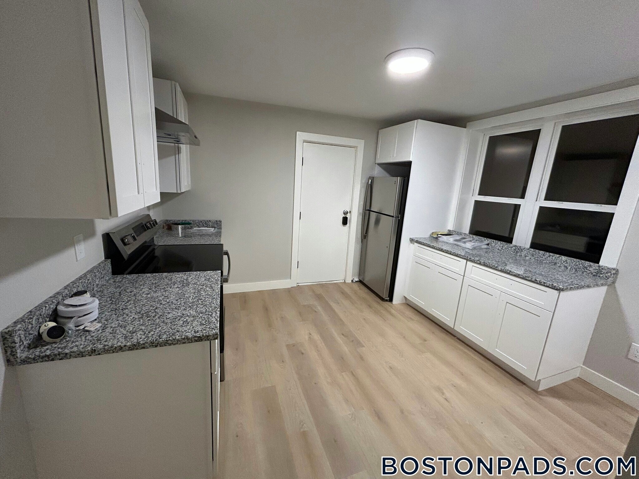 Building Photo - 225 E Eagle St