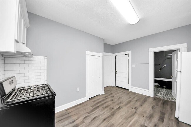 Building Photo - 2502 Saltus St