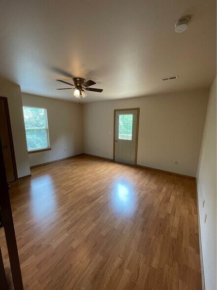 Building Photo - 12 Valley View Dr E