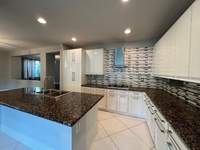 Building Photo - 13539 Whipple St