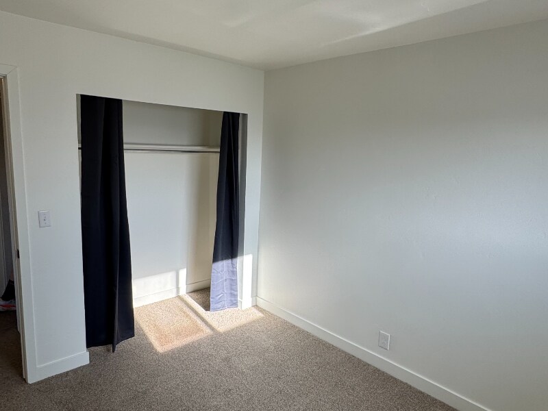 Building Photo - 174-180 W Foxbridge Dr