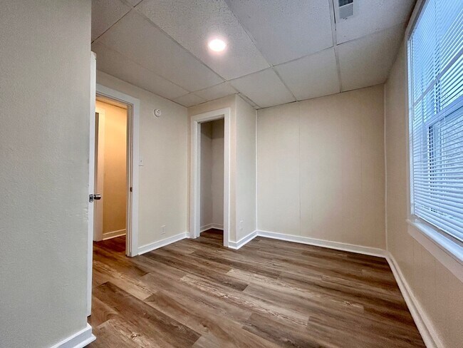 Building Photo - 1123 Pine St