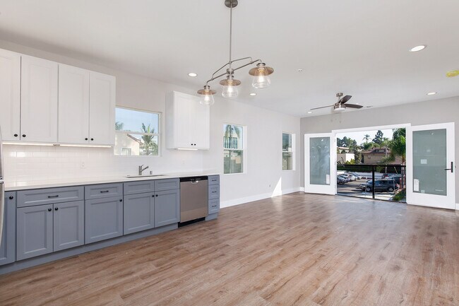 Primary Photo - 3318 Fourth Ave