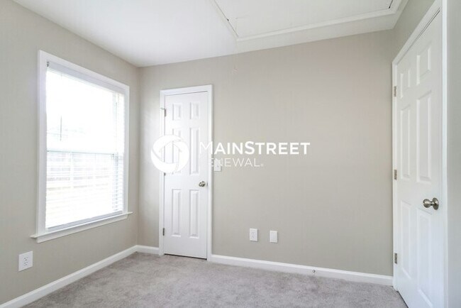 Building Photo - 3 Bedroom Pet-Friendly Home in Greensboro, NC with Main Street Renewal