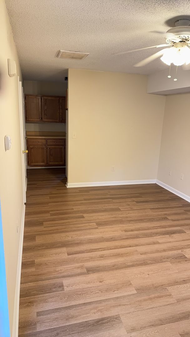 Building Photo - Ideal Home Located in the City Limits - Ap...