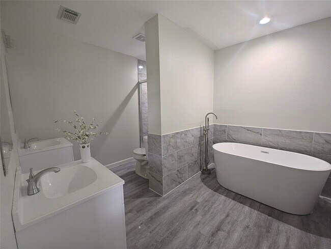 Building Photo - 2252 Shadowdale Dr