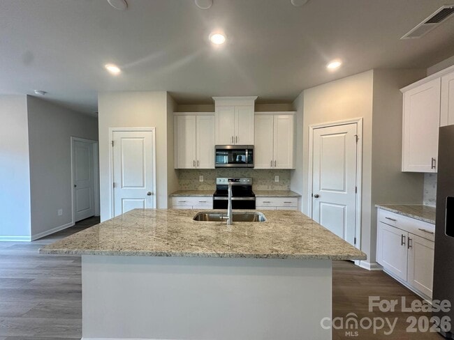 Building Photo - 4130 County Down Ave