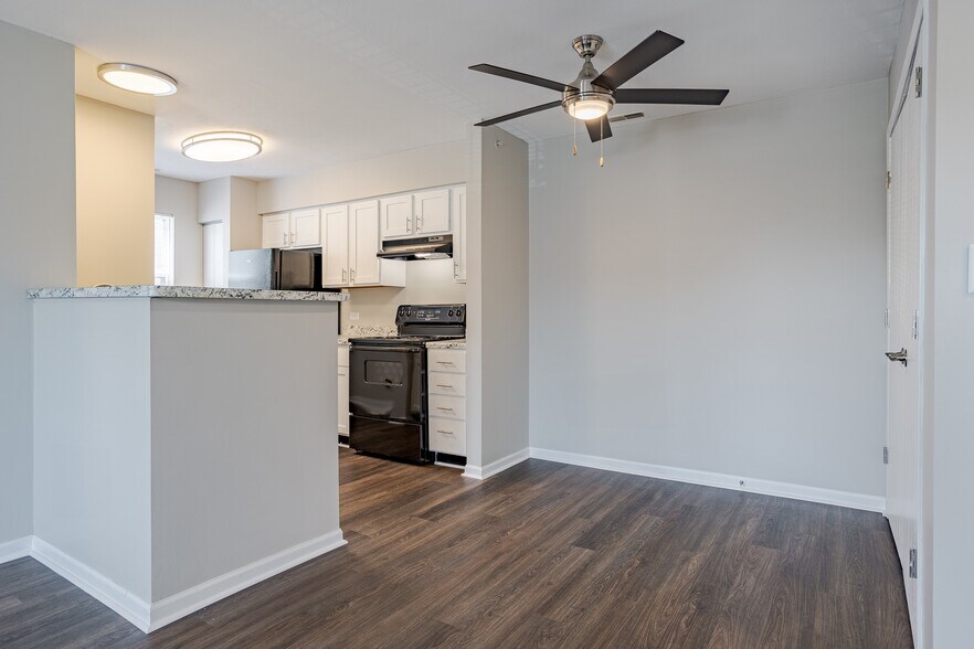 Building Photo - Arbors at Hickory Creek
