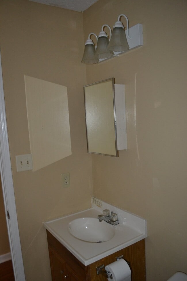 Building Photo - House for Rent