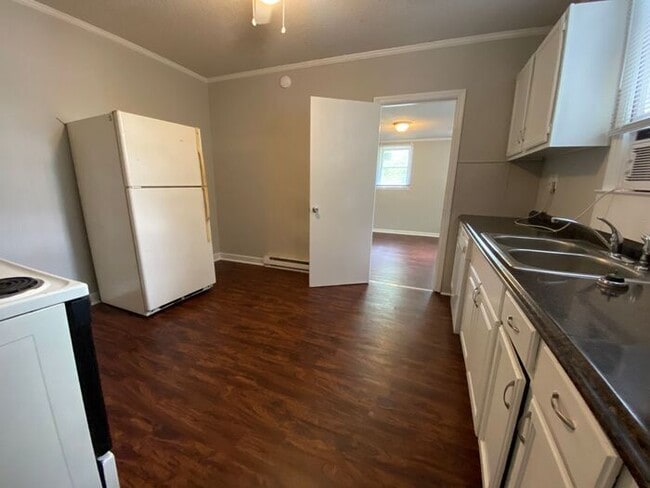 Building Photo - 3 Bedroom Apartment in South Nashville!