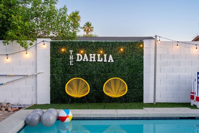 Building Photo - 3733 E Dahlia Dr