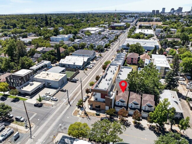 Building Photo - Charming 3-Bed Home in Sacramento with 2.5 Baths