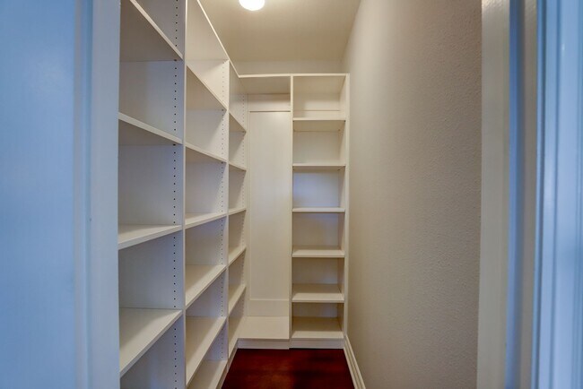 Building Photo - Gorgeous Home in Old Towne Orange