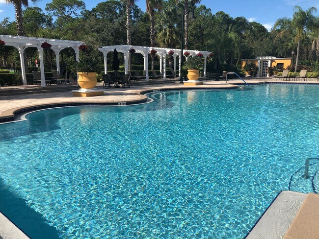 Building Photo - MOVE IN OCTOBER! 3rd floor 3BR/2BA Condo -...
