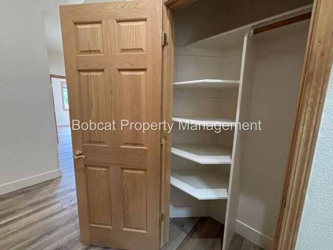 Building Photo - 1300 Bridle Way