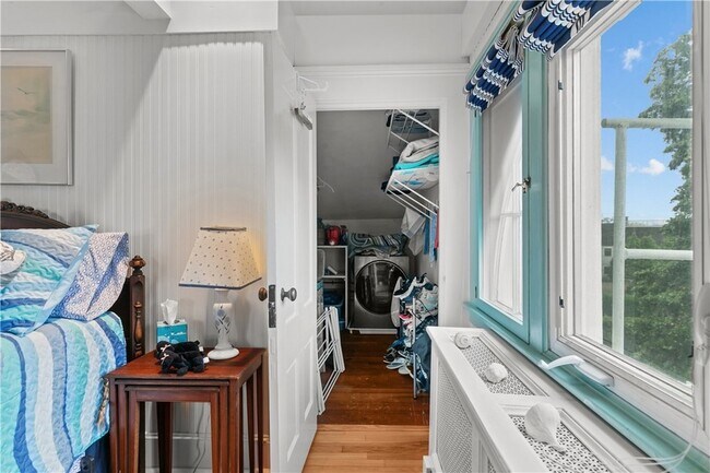 Building Photo - 718 Bellevue Ave