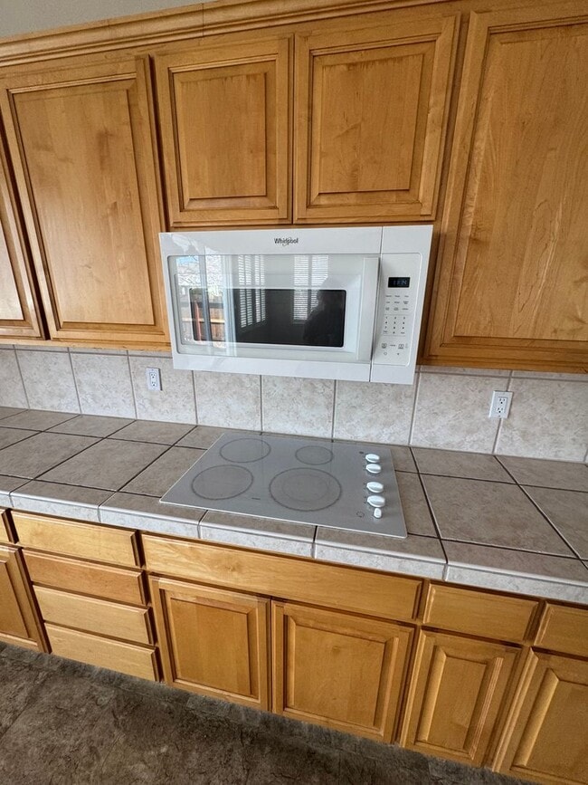 Building Photo - Gorgeous One Story 4 bedroom with Flex Space