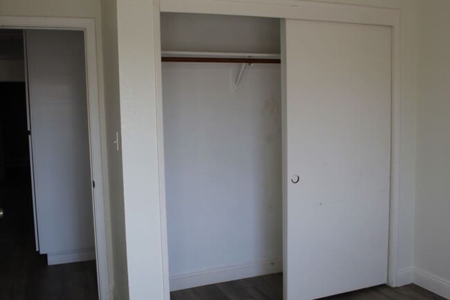 Building Photo - Southwest Bakersfield Home for Rent July