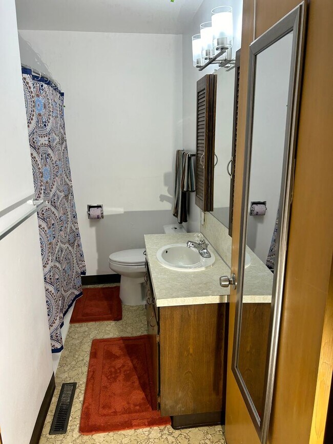 Building Photo - dege01