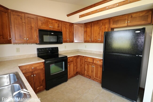 Building Photo - Gorgeous Duplex with Amazing View Off of Scenic Drive!