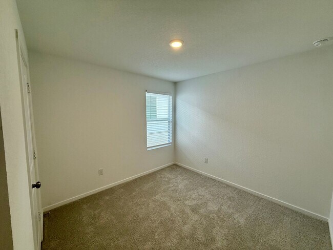 Building Photo - Brand NEW 4-bedroom, 2-bathroom home for l...