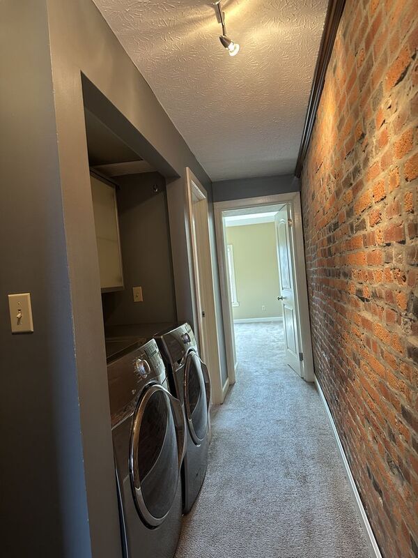 Building Photo - 820 Summit St