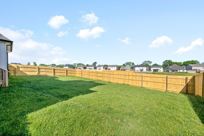 Building Photo - Pet Friendly Four Bedroom with Bonus!