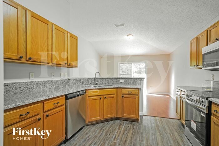 Building Photo - 489 MacKenzie Cir