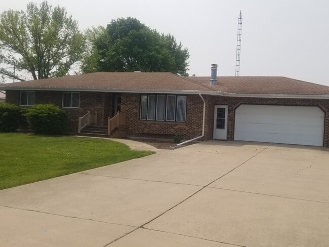 Primary Photo - 900 Wenzel Rd