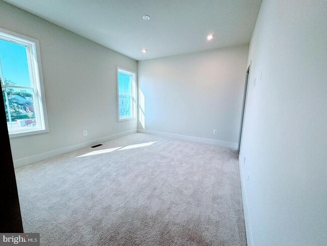 Building Photo - 122 Galaxy Pl