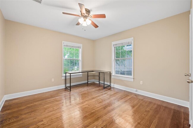 Building Photo - 1809 W 39th St