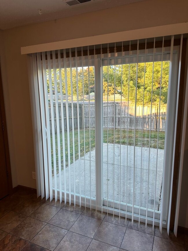 Building Photo - 1828 Starks Cir