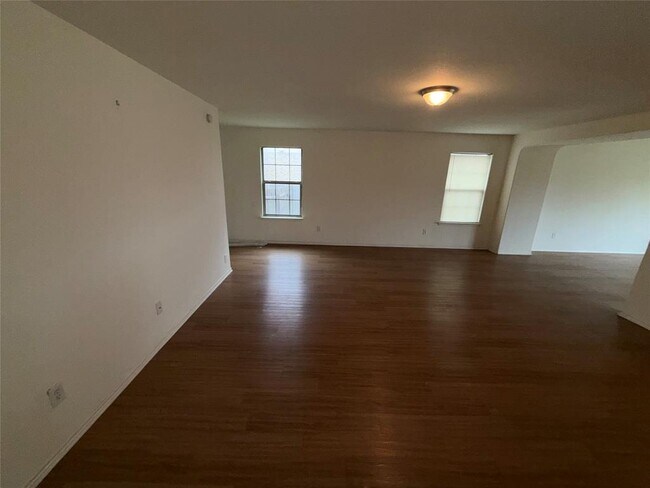 Building Photo - 621 Dark Tree Ln