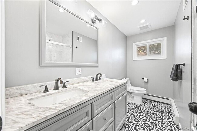 Building Photo - 1127 Fordham Ln