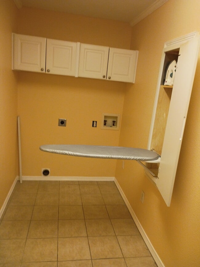 Building Photo - 4404 Monna St