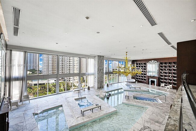 Building Photo - 475 Brickell Ave