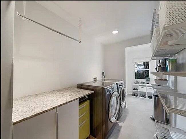 Building Photo - 2 Bed | 1 Bath | Brookside