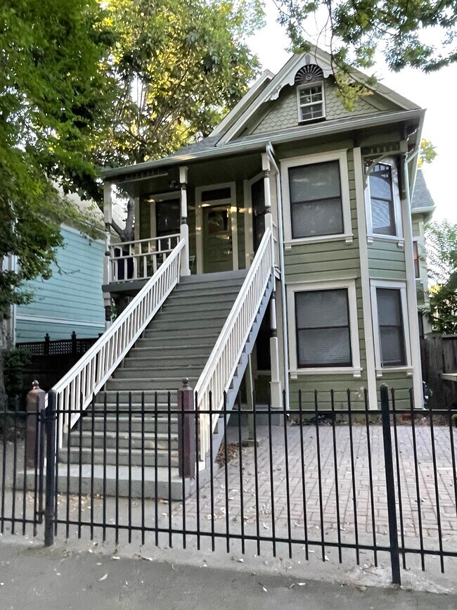 Building Photo - 1317 E St