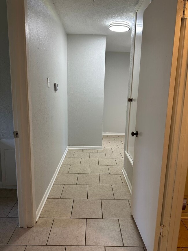 Building Photo - 422 Hardee Dr