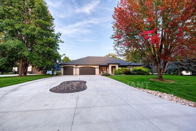 Building Photo - 1646 N Chaucer Way