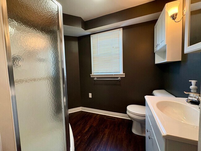 Building Photo - 4 Bedroom 2 Bathroom in Harrisburg!