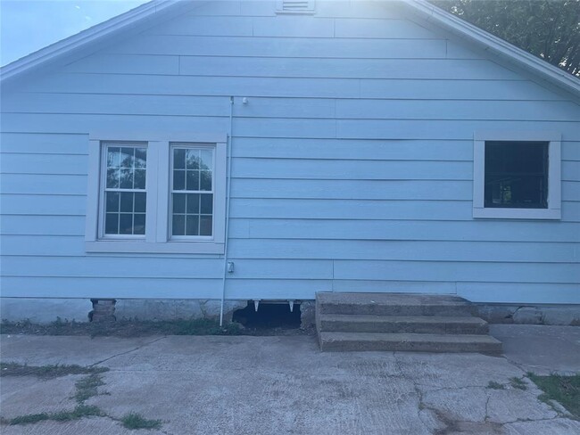 Building Photo - 1502 N 15th St