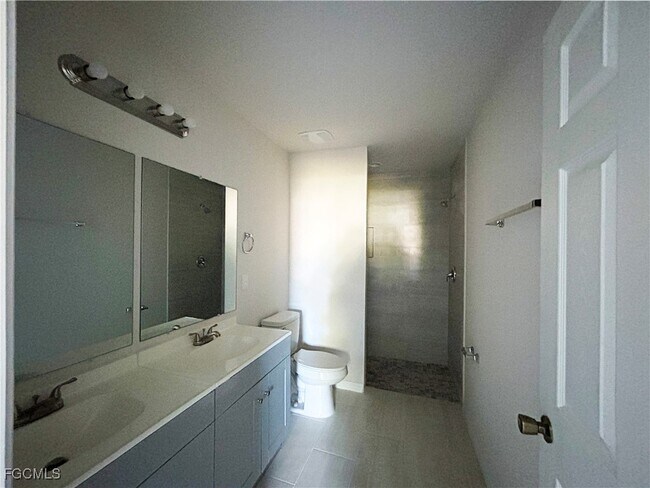 Building Photo - 1223 SW 16th Terrace