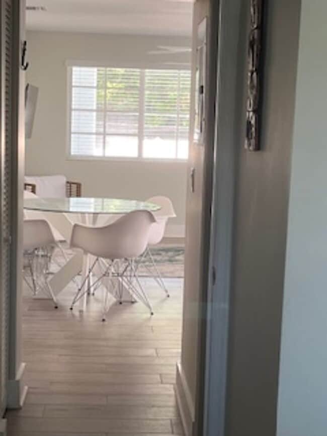 Building Photo - Beautiful apartment with assigned parking.