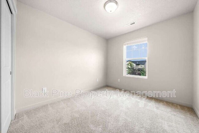 Building Photo - 6049 S Carlburg Ave