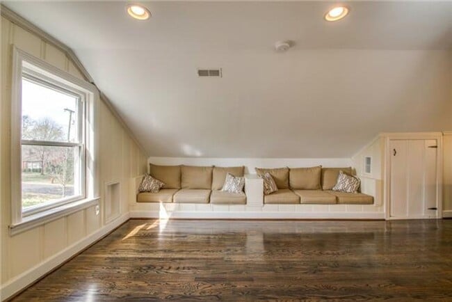 Building Photo - Stunning Renovated 1940s Home in Prime East Nashville Location!