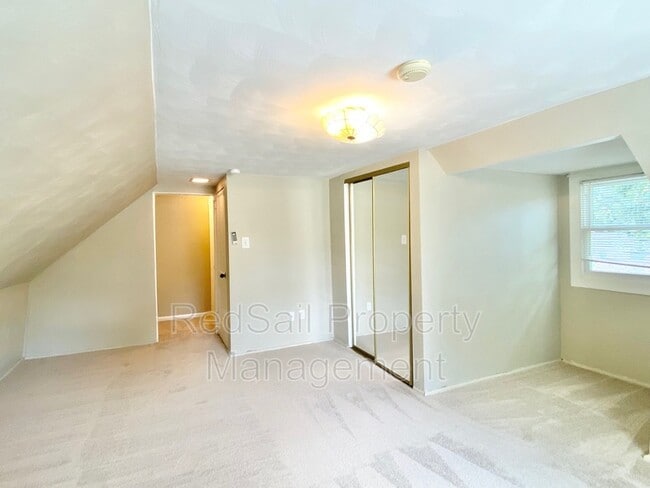 Building Photo - 1343 Sheppard Ave